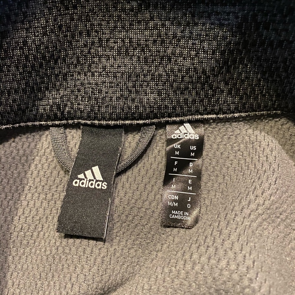 Athletic pullover - Picture 3 of 3